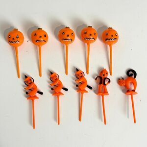 10 Vintage Orange Halloween Plastic Mold Cupcake Toppers Pumpkins Witches Cat